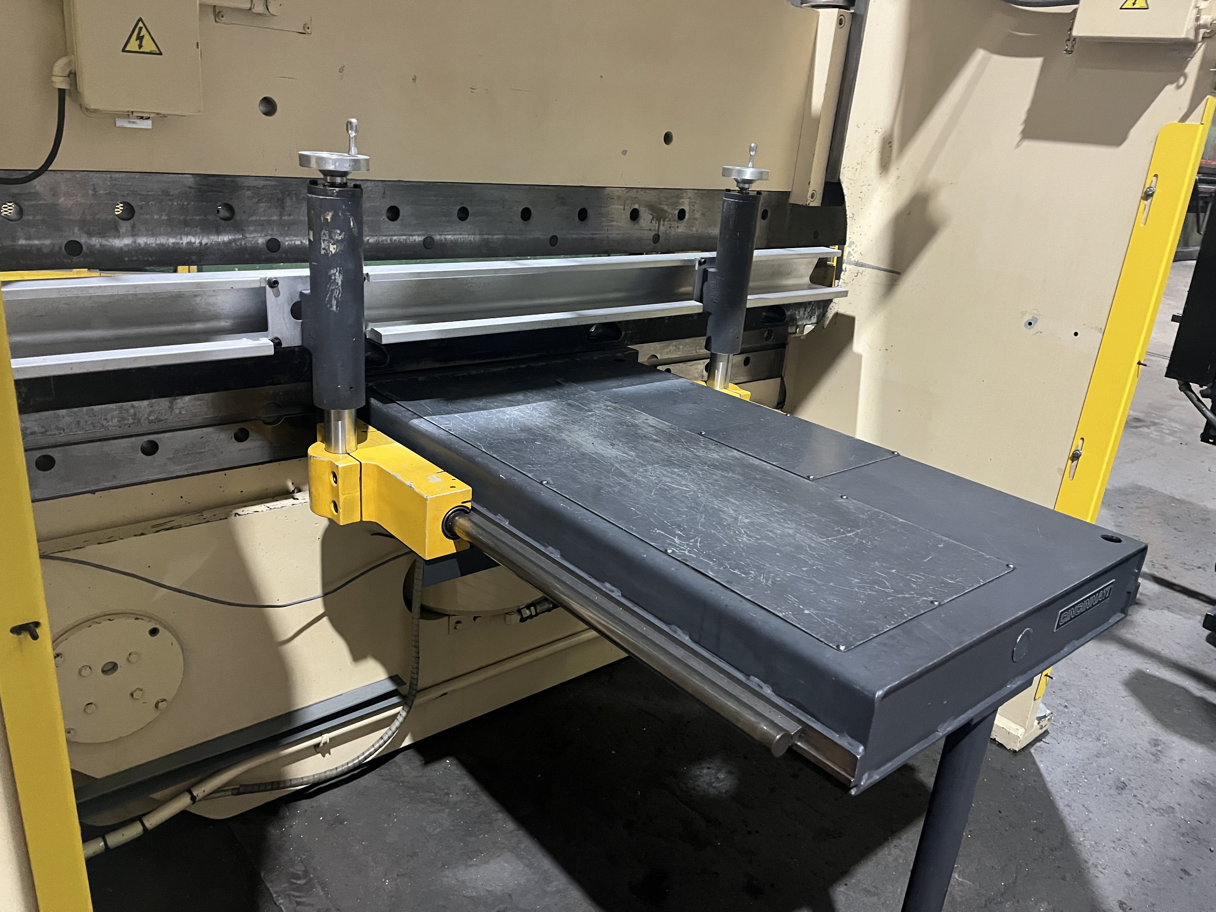 135 Ton X 8’ Cincinnati Autoform CNC Forming Center